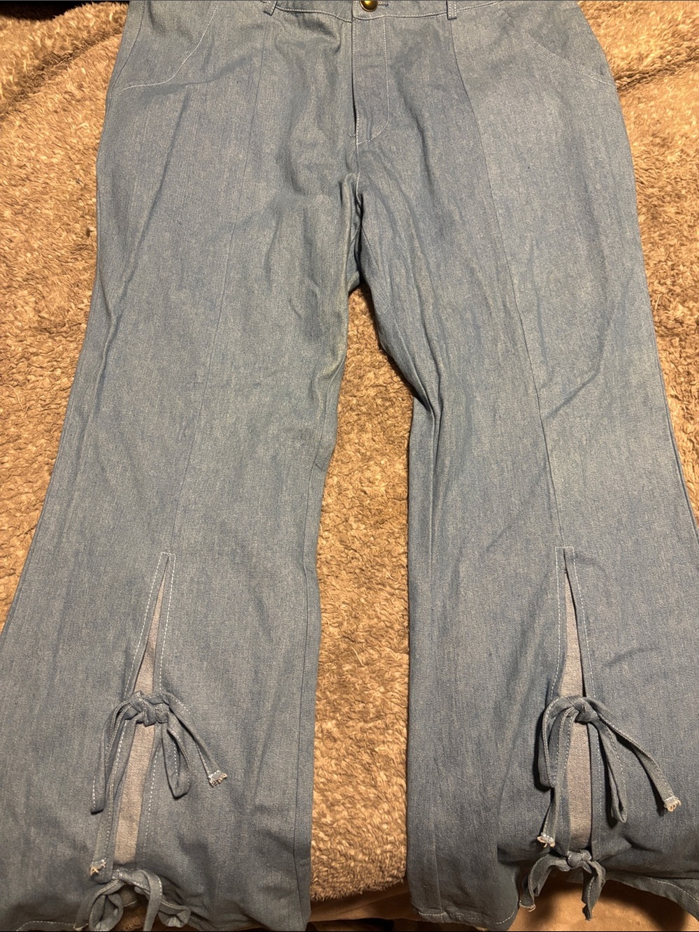 Tov Los Angeles cute light weight flare jean so cute slit, bows on bottom of leg